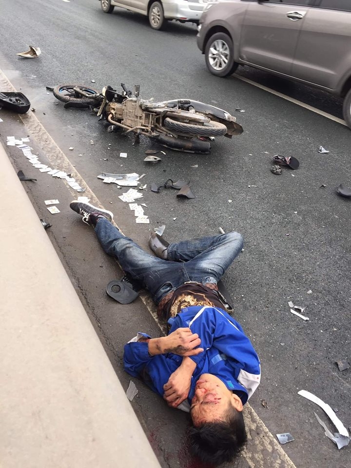 phong nguoc chieu tren cau nhat tan xe may yamaha huc trung o to vios
