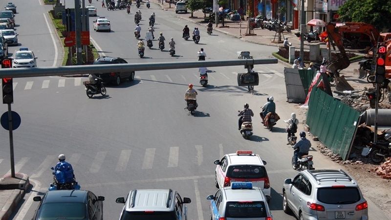 Hàng loạt tuyến phố Hà Nội được lắp mới và bổ sung camera phạt nguội
