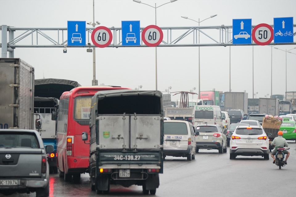 Giảm tốc độ ô tô trên cầu Thanh Trì còn 60km/h: Có cần thiết?