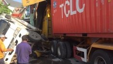 container tong sap 2 nha dan tai xe co thu trong cabin de ngu