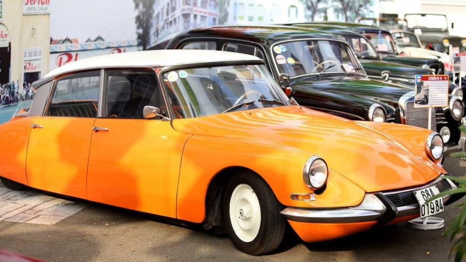 Những chiếc xe đẹp mê hồn tại "Ngày hội xe cổ Sài Gòn" 2019