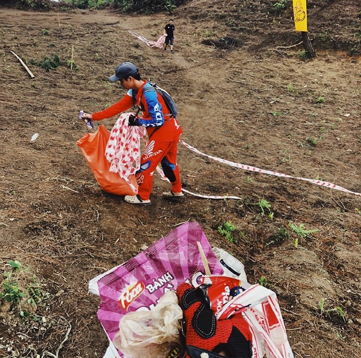 nhung tay dua cao cao o lai don rac sau giai off road o ha giang