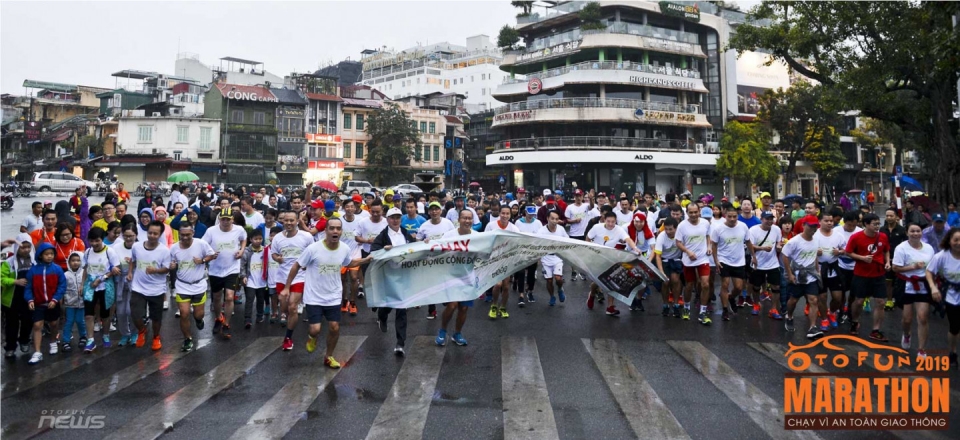 gan 700 van dong vien dang ky tham gia giai chay vi an toan giao thong otofun marathon 2019