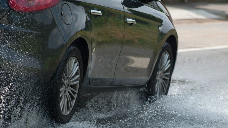Khắc trị tình trạng 'trượt nước' mùa mưa cùng combo ưu đãi lốp khủng từ Bridgestone và Toyota