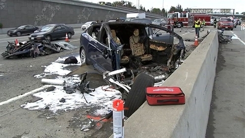 Tính năng lái tự động là nguyên nhân của vụ chết người trên xe Tesla?