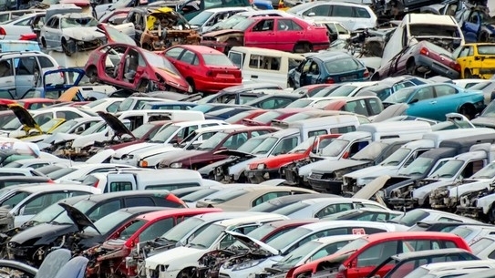 Quá trình tái chế xe sắt vụn thành động cơ mới
