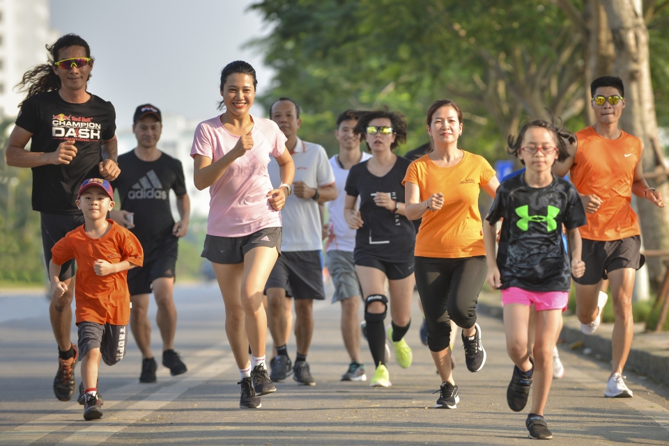 nguoi viet dau tien chay xuyen dong nam a chia se bi quyet truoc them otofun marathon 2019