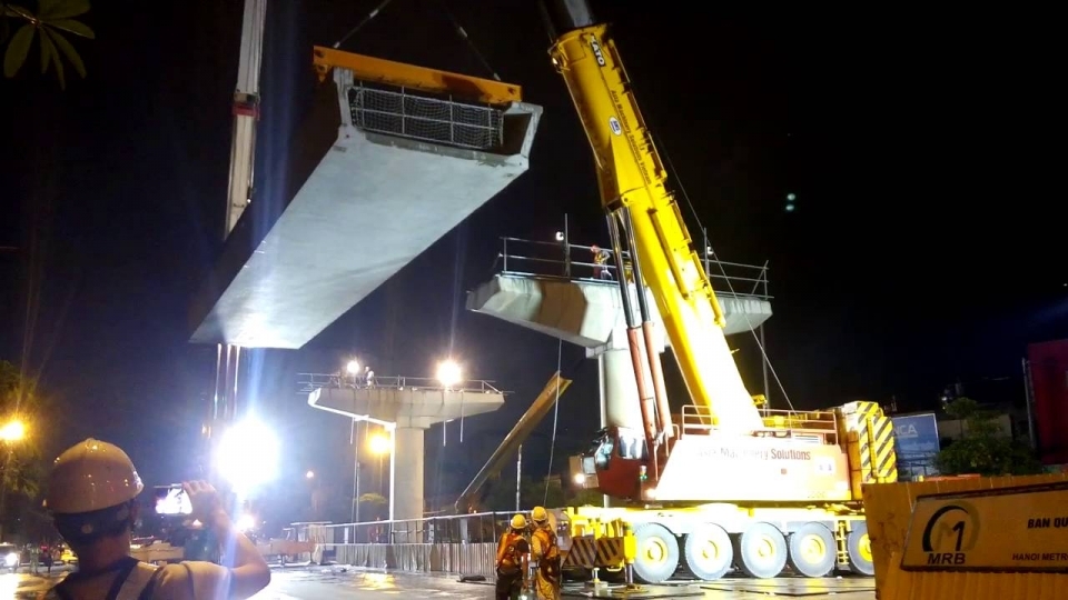 Hà Nội: Cấm hàng loạt tuyến phố phục vụ cẩu lắp dầm U đường sắt trên cao