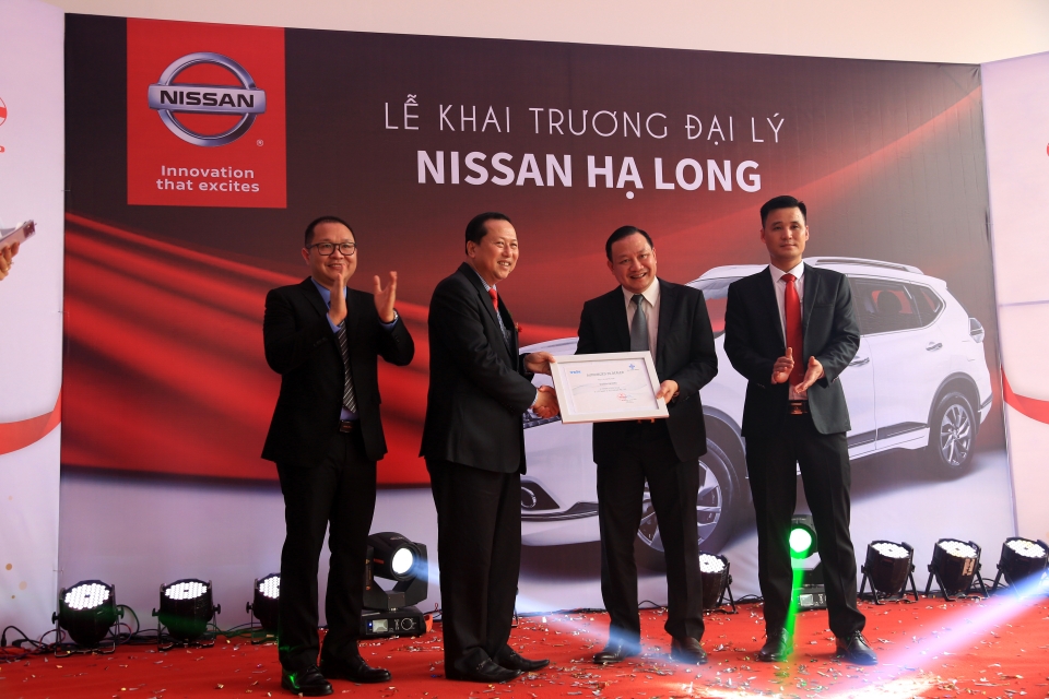 nissan viet nam khai truong dai ly thu 20 tren toan quoc