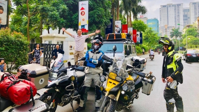 Nhóm biker người Việt lên đường chinh phục Châu Âu từ thủ đô Hà Nội