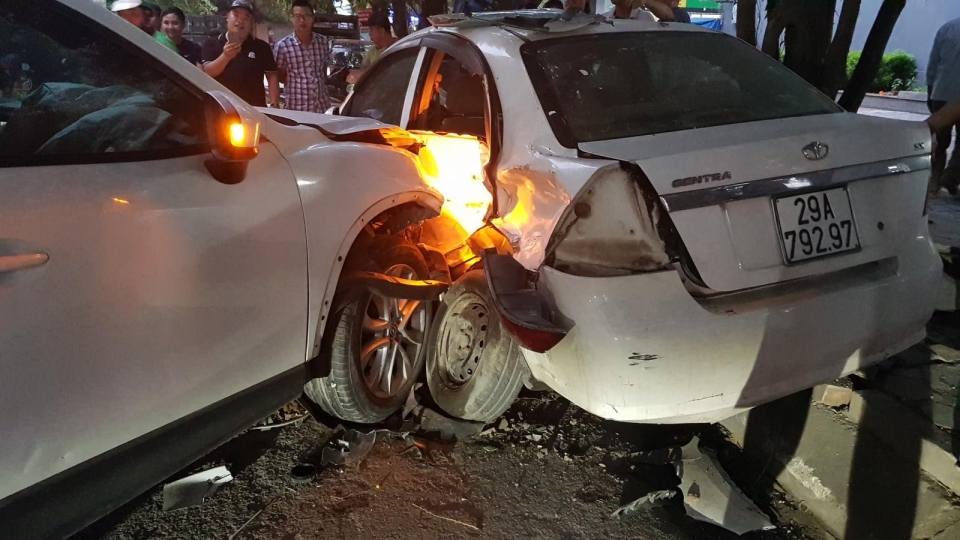 truy tim tai xe mazda cx 5 gay tai nan lien hoan roi bo chay