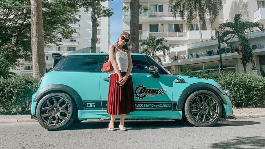 Nữ VĐV xinh đẹp và chiếc Mini Cooper xanh mint: Lời "thách đấu" ngọt ngào của giải TC Motor GOC 2020
