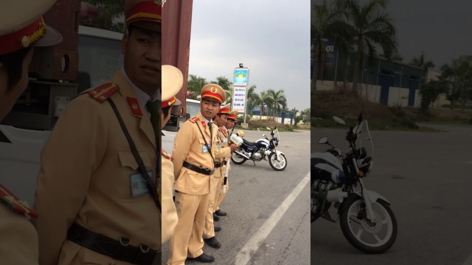 tan giam doc cong an hai duong chi dao han che lap chot de dung phuong tien kiem soat