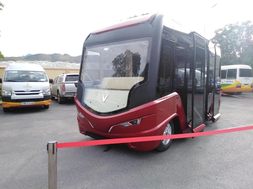 xe bus dien vinfast bat ngo xuat hien o nha trang