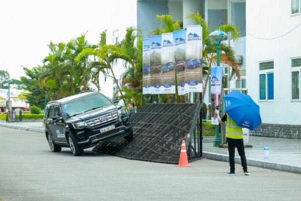 ford roadshow 2019 hut 700 khach trai nghiem ngay trong tuan dau to chuc