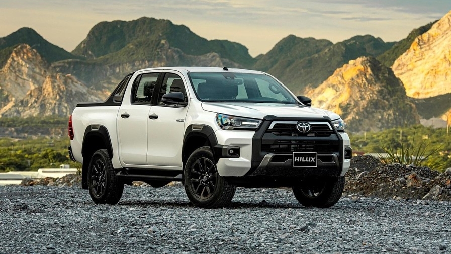 Toyota Hilux 2020 chính thức ra mắt: Thêm trang bị, giá tăng nhẹ 35 triệu đồng