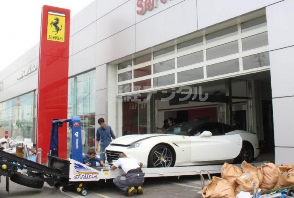 sieu bao jebi huy diet 51 sieu xe tai mot dai ly ferrari cua nhat