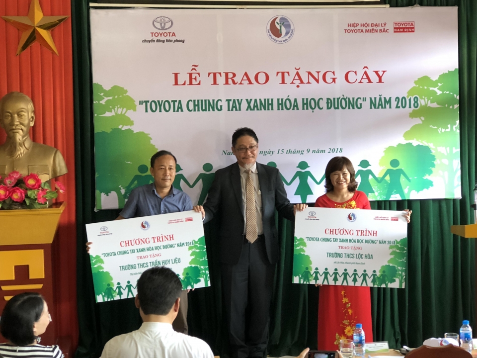 toyota tiep tuc chung tay xanh hoa hoc duong tai nam dinh