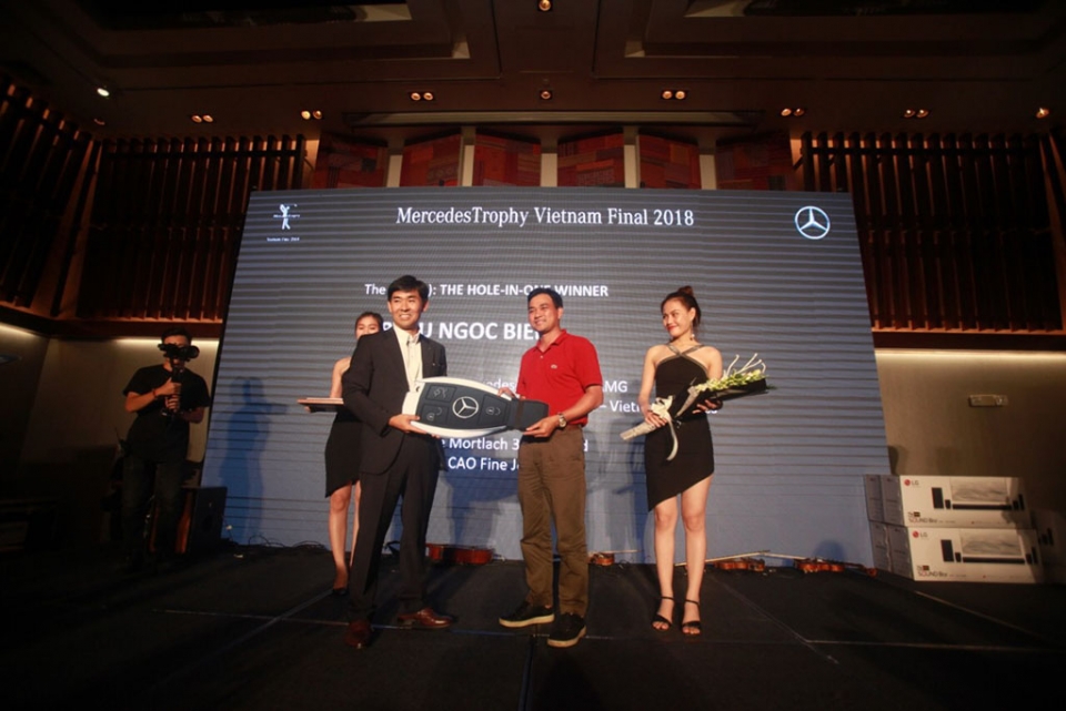 Chiếc Mercedes-Benz C 300 AMG được trao cho chủ nhân giải HiO tại MercedesTrophy VN 2018 chiec mercedes benz c 300 amg duoc trao cho chu nhan giai hio tai mercedestrophy vn 2018