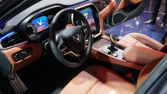 "Soi" chi tiết sedan VinFast LUX A2.0 xuất hiện tại triển lãm ô tô Paris 2018