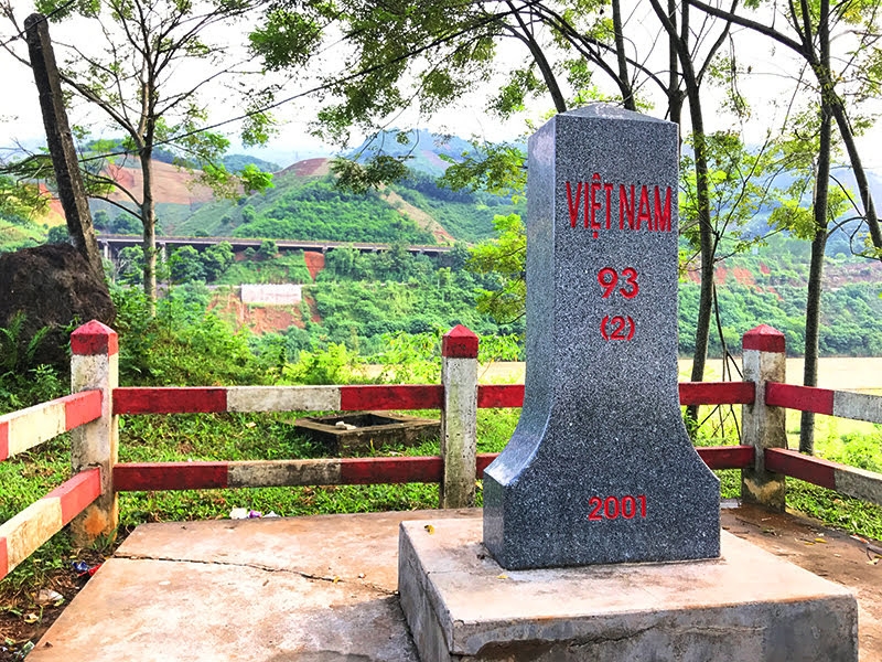 lai toyota land cruiser dao mot vong bat xat ngam mua lua chin