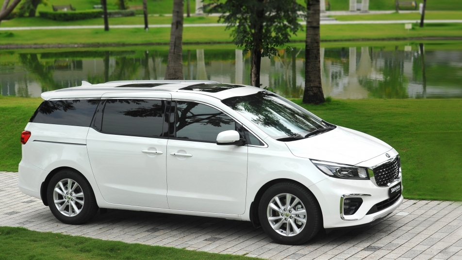 "Soi" Kia Sedona 2018 mới có giá bán từ 1,129 tỷ đồng