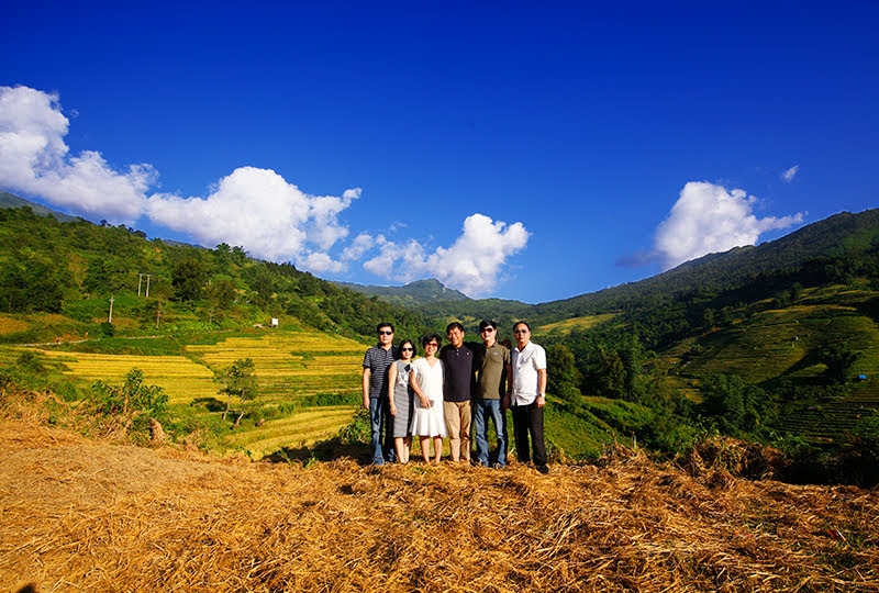 lai toyota land cruiser dao mot vong bat xat ngam mua lua chin