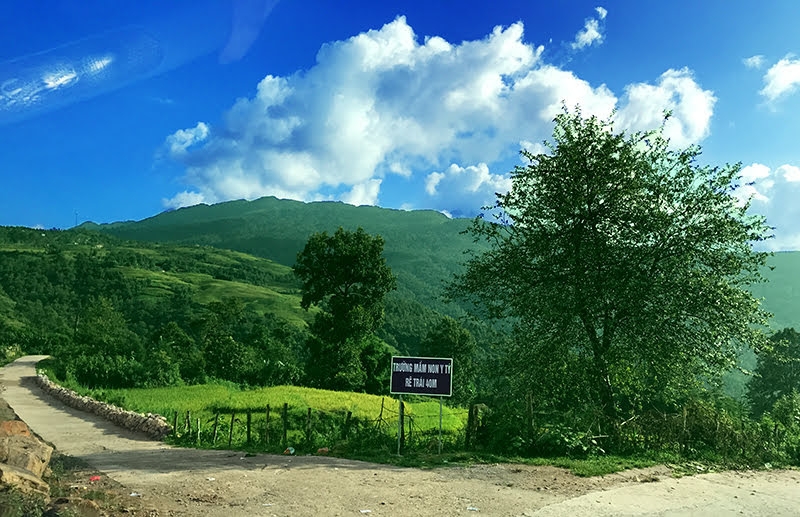 lai toyota land cruiser dao mot vong bat xat ngam mua lua chin