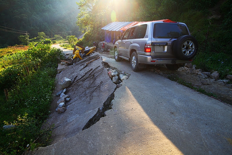 lai toyota land cruiser dao mot vong bat xat ngam mua lua chin