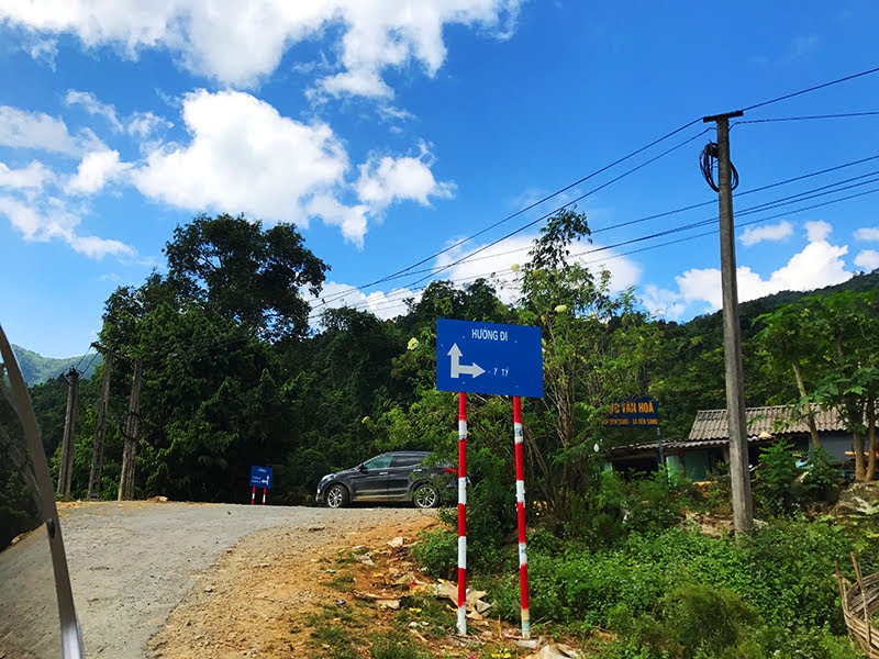 lai toyota land cruiser dao mot vong bat xat ngam mua lua chin