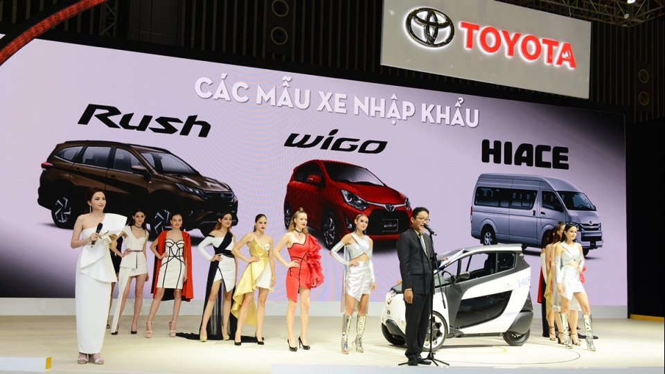 Toyota đưa i-ROAD cùng các mẫu xe "con cưng" đến Vietnam Motor Show 2018