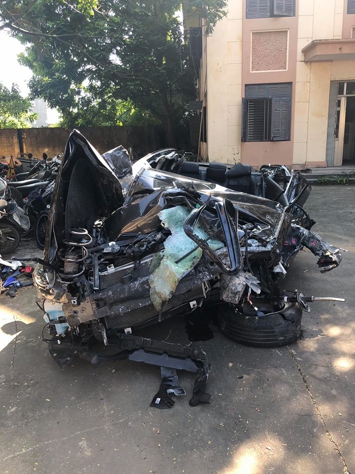 mazda3 nat vun sau cu va cham voi xe tai tren cao toc ha long hai phong