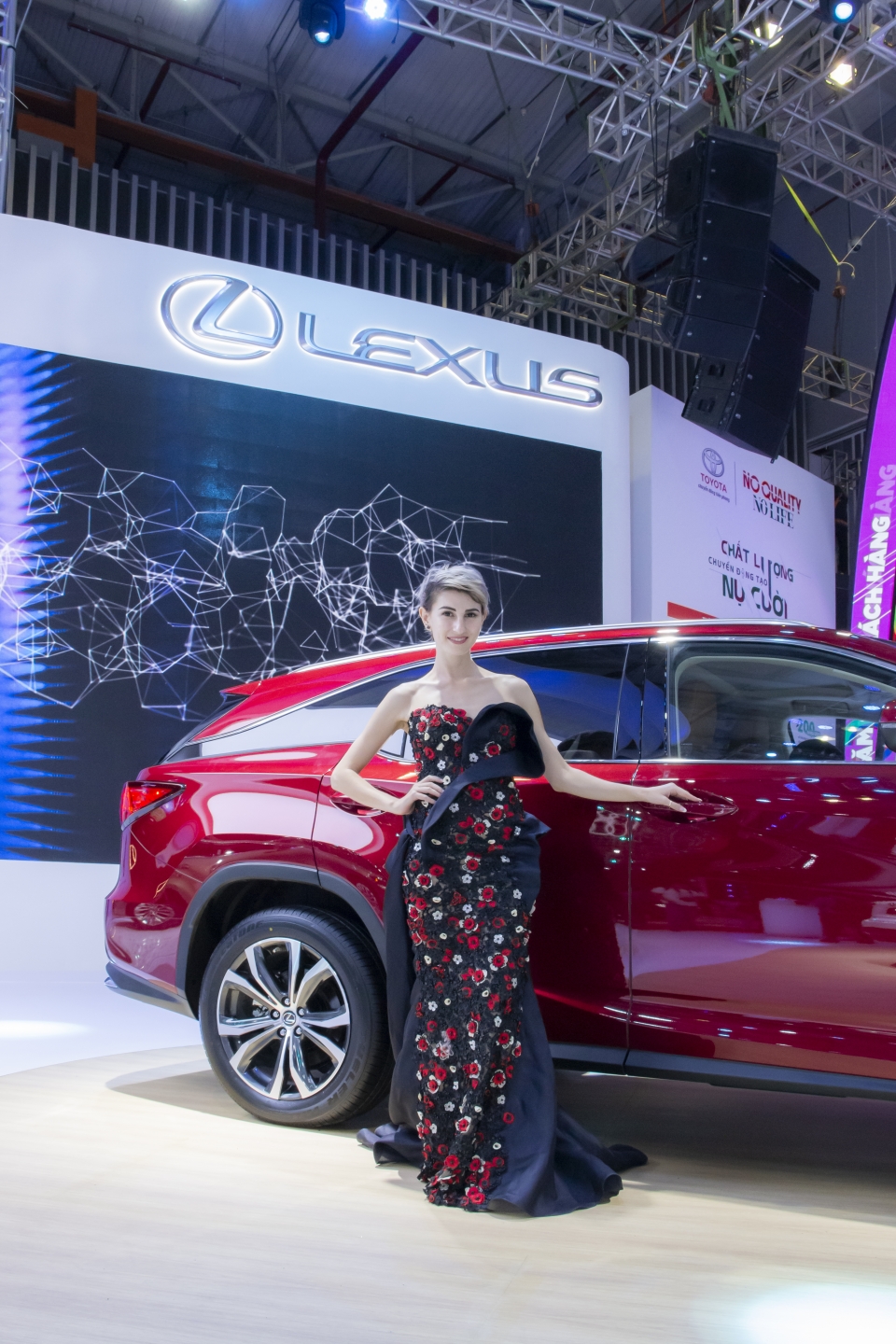 lexus es 300h cong nghe hybrid tien phong khuay dao vietnam motor show 2018
