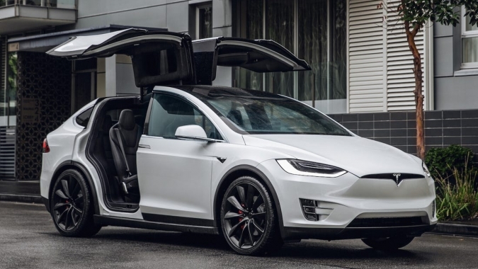 Tesla từ chối triệu hồi xe: Lỗi do đường xấu và khách hàng Trung Quốc dùng sai cách