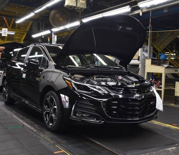 GM đóng cửa nhà máy, sa thải nhân sự để giải quyết khủng hoảng