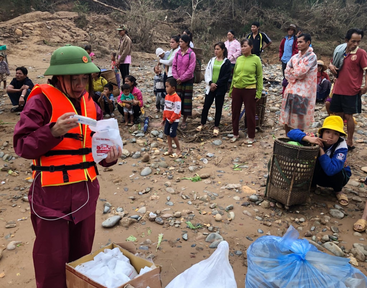 Chung tay chia sẻ cùng miền Trung ruột thịt 