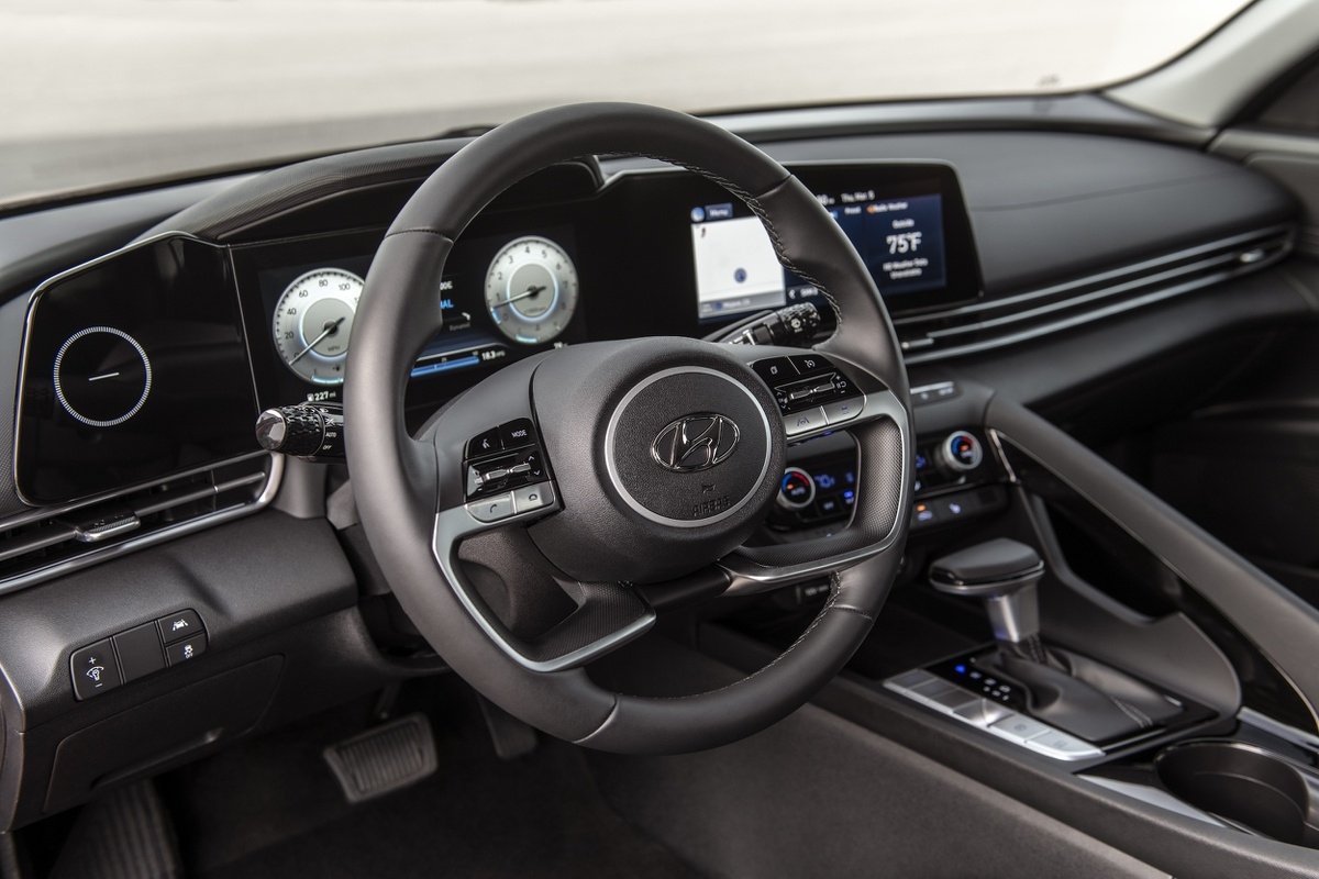 Hyundai Elantra 2021 sắp ra mắt tại Malaysia