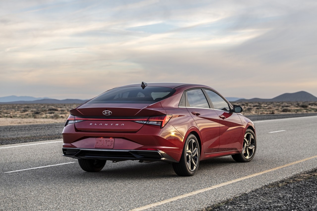Hyundai Elantra 2021 sắp ra mắt tại Malaysia