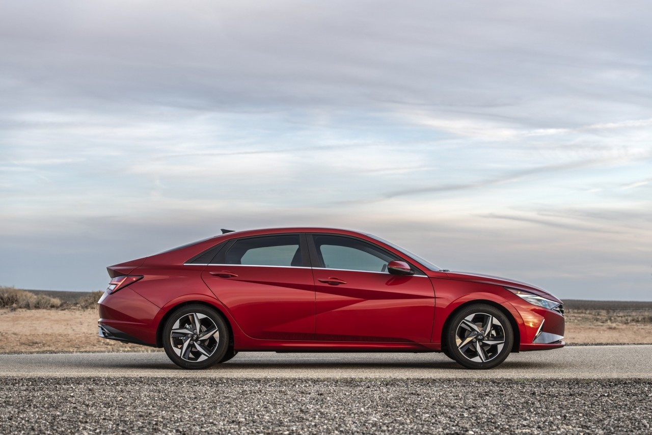 Hyundai Elantra 2021 sắp ra mắt tại Malaysia