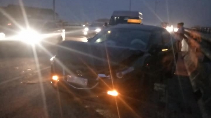 Xe tải đổ đất trên cầu Nhật Tân, 6 ô tô đâm nhau