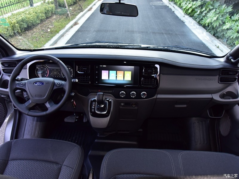 Ford Transit Pro 2021 trình làng, có đủ phiên bản 3 chỗ, 6 chỗ, 7 chỗ và 15 chỗ