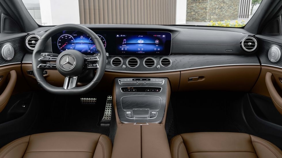 Mercedes-Benz E-Class 2021 sẽ có vô lăng cảm ứng