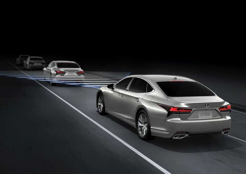 lexus ls 2021 moi tang suc canh tranh mercedes s class