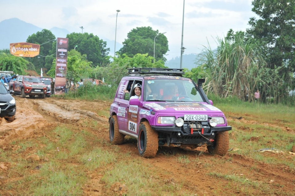 voc 2017 rang ro nhung bong hong giua chao lua