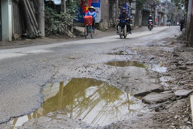 xe qua tai noi duoi nhau cay nat duong pho ha noi