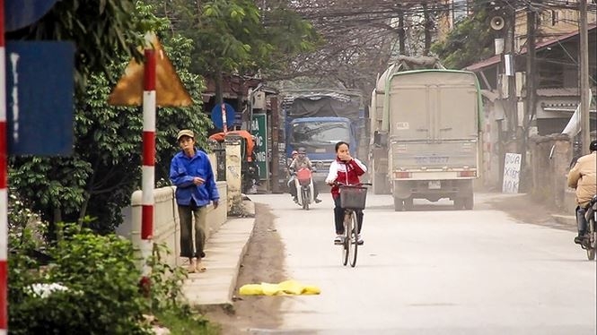 xe qua tai noi duoi nhau cay nat duong pho ha noi