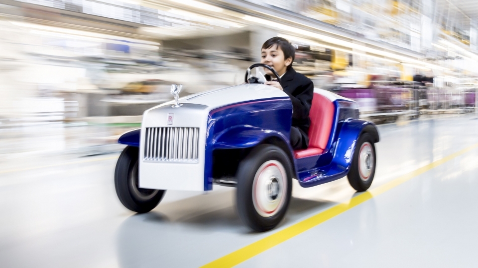 Dạo phố theo phong cách siêu sang với Rolls-Royce SRH