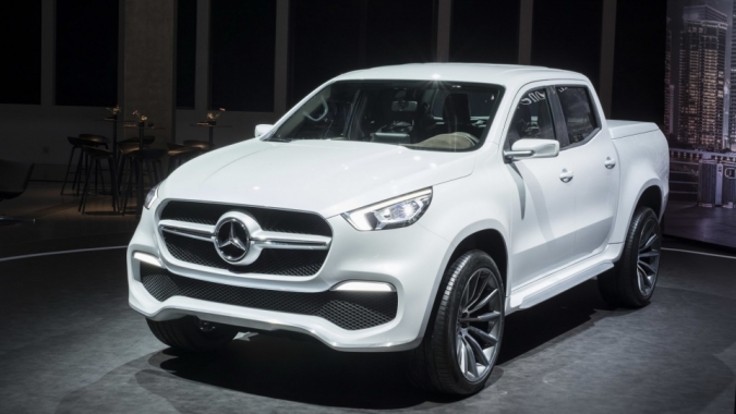 Cận cảnh bộ đôi Mercedes-Benz X-Class và Mercedes-Maybach G650 Landaulet