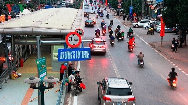 Hà Nội khẳng định không cho xe buýt thường đi vào làn BRT