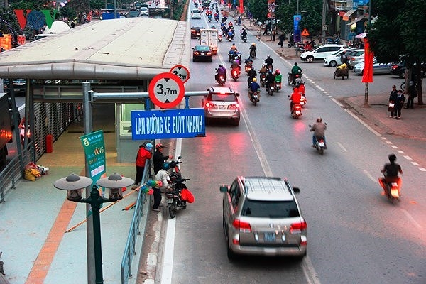 ha noi khang dinh khong cho xe buyt thuong di vao lan brt